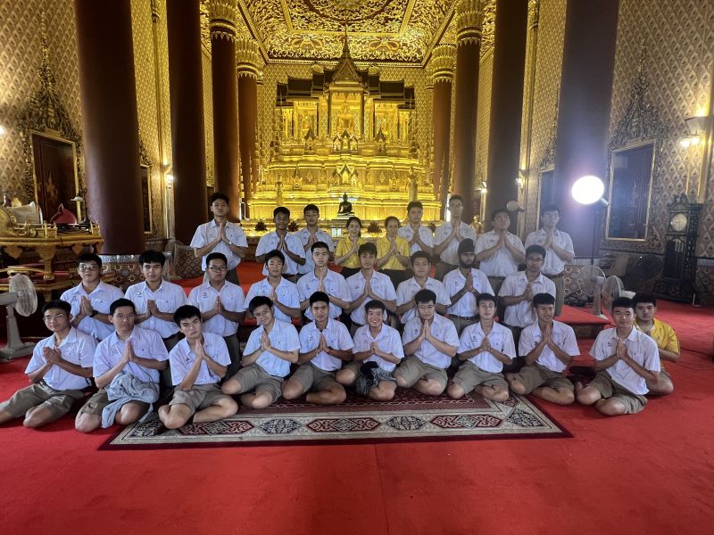 กิจกรรมทำบุญตักบาตรในช่วงเช้า ณ วัดเทพศิรินทราวาส