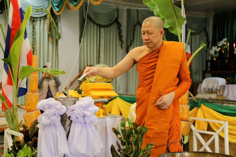 โรงเรียนเทพศิรินทร์ จัดพิธีหล่อเทียนจำนำพรรษา