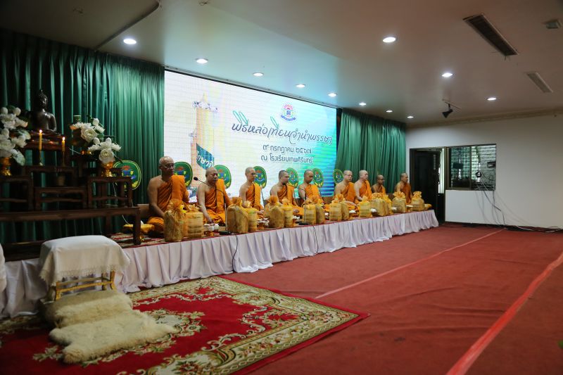 โรงเรียนเทพศิรินทร์ จัดพิธีหล่อเทียนจำนำพรรษา