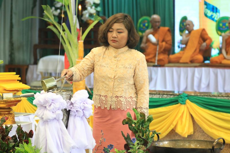 โรงเรียนเทพศิรินทร์ จัดพิธีหล่อเทียนจำนำพรรษา