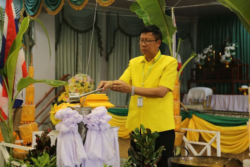 โรงเรียนเทพศิรินทร์ จัดพิธีหล่อเทียนจำนำพรรษา