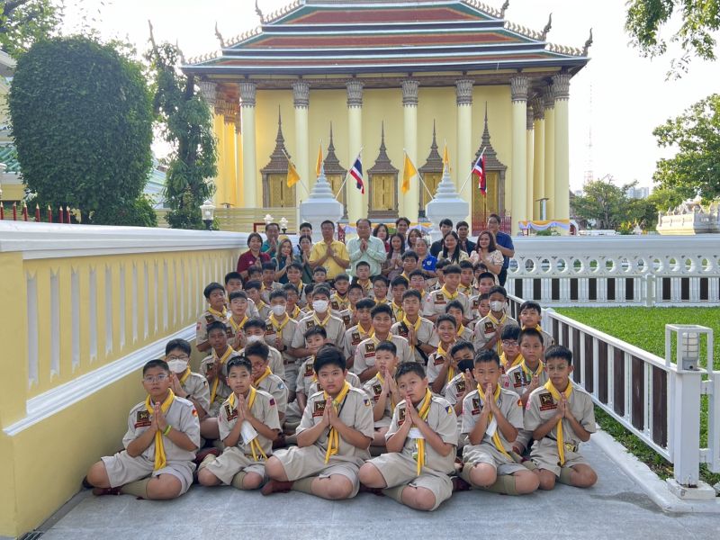 กิจกรรมทำบุญตักบาตรในช่วงเช้า ณ วัดเทพศิรินทราวาส