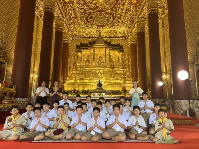 กิจกรรมทำบุญตักบาตรในช่วงเช้า ณ วัดเทพศิรินทราวาส
