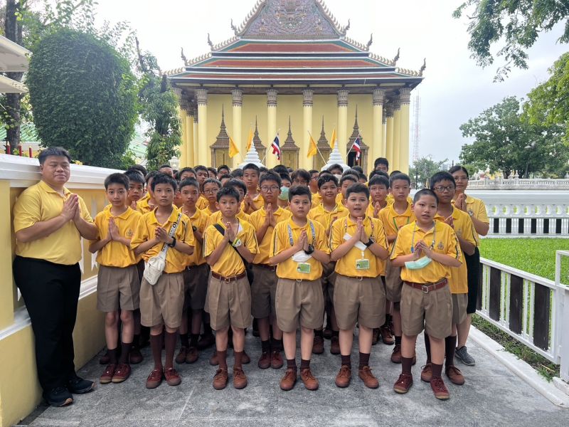 กิจกรรมทำบุญตักบาตรในช่วงเช้า ณ วัดเทพศิรินทราวาส
