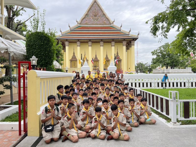 กิจกรรมทำบุญตักบาตรในช่วงเช้า ณ วัดเทพศิรินทราวาส