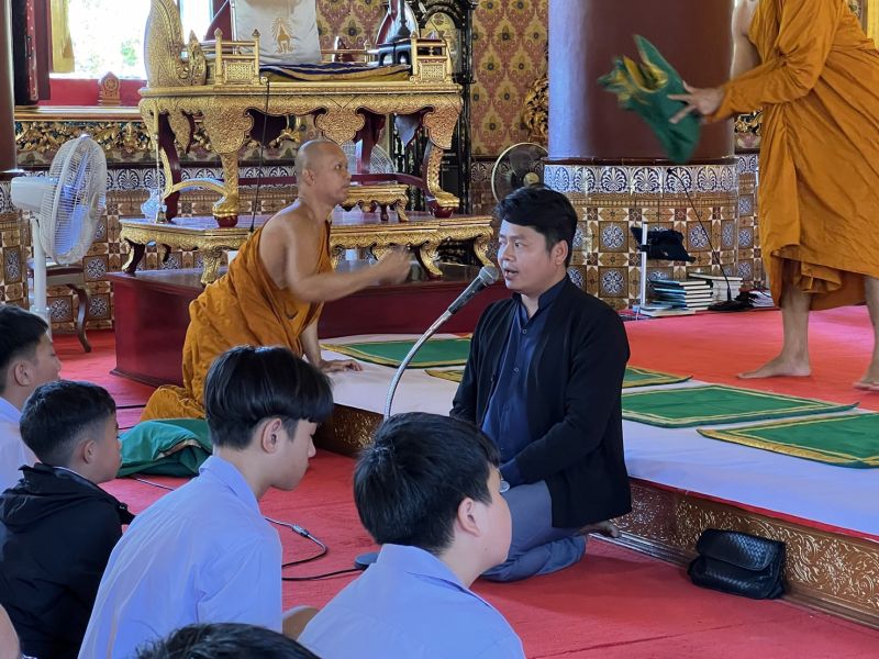 กิจกรรมทำบุญตักบาตรในช่วงเช้า ณ วัดเทพศิรินทราวาส