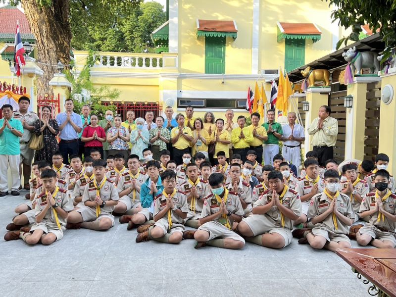 กิจกรรมทำบุญตักบาตรในช่วงเช้า ณ วัดเทพศิรินทราวาส