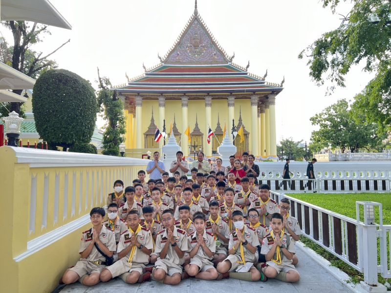 กิจกรรมทำบุญตักบาตรในช่วงเช้า ณ วัดเทพศิรินทราวาส