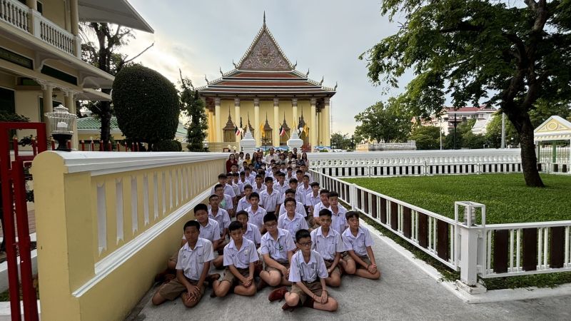 กิจกรรมทำบุญตักบาตรในช่วงเช้า ณ วัดเทพศิรินทราวาส