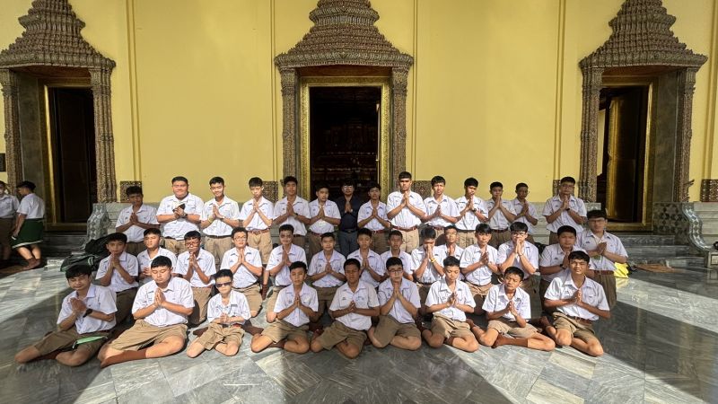 กิจกรรมทำบุญตักบาตรในช่วงเช้า ณ วัดเทพศิรินทราวาส