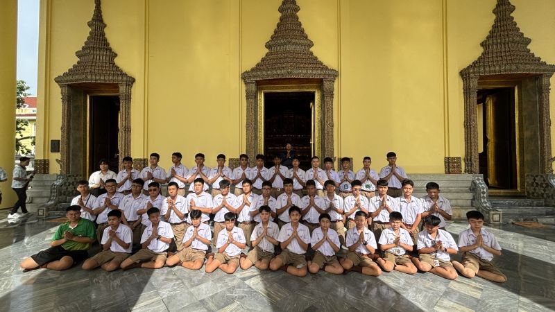 กิจกรรมทำบุญตักบาตรในช่วงเช้า ณ วัดเทพศิรินทราวาส