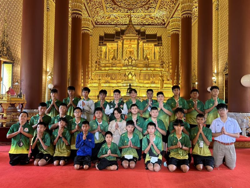 กิจกรรมทำบุญตักบาตรในช่วงเช้า ณ วัดเทพศิรินทราวาส