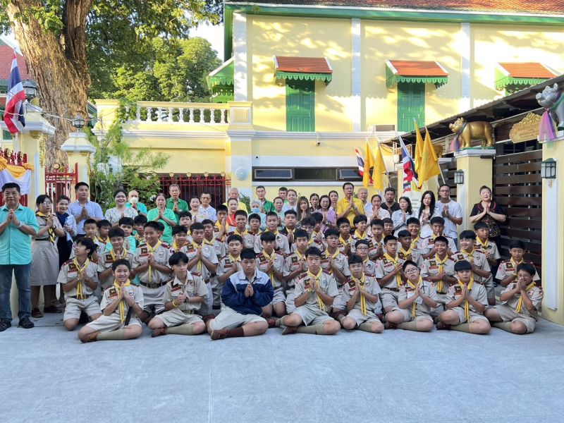 กิจกรรมทำบุญตักบาตรในช่วงเช้า ณ วัดเทพศิรินทราวาส