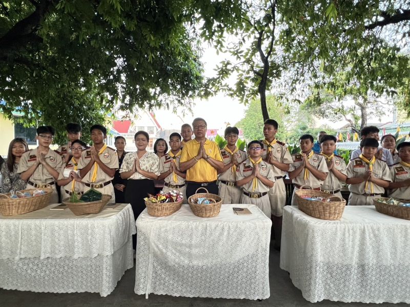 กิจกรรมทำบุญตักบาตรในช่วงเช้า ณ วัดเทพศิรินทราวาส