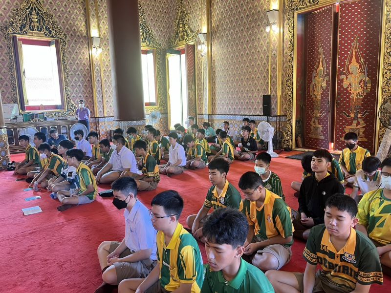 กิจกรรมทำบุญตักบาตรในช่วงเช้า ณ วัดเทพศิรินทราวาส