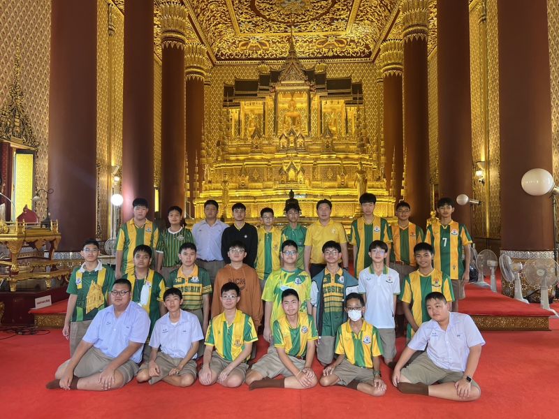 กิจกรรมทำบุญตักบาตรในช่วงเช้า ณ วัดเทพศิรินทราวาส