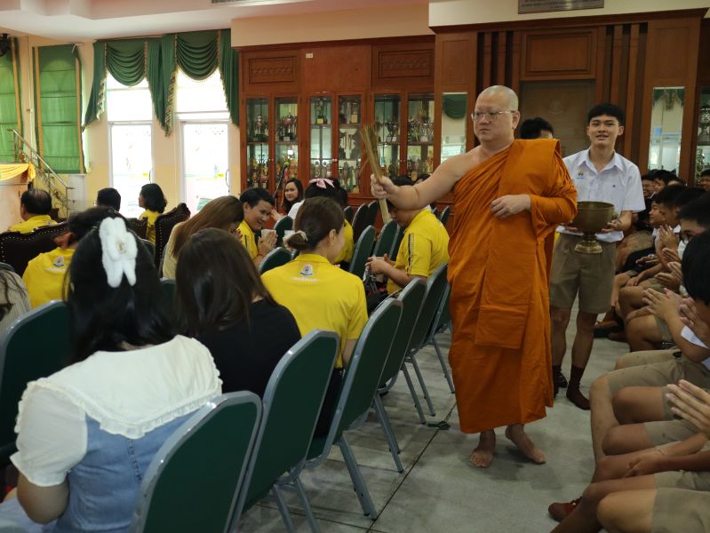 กิจกรรมทำบุญเนื่องในวันพระใหญ่ ณ ห้องประชุมเทิดพระเกียรติ โรงเรียนเทพศิรินทร์