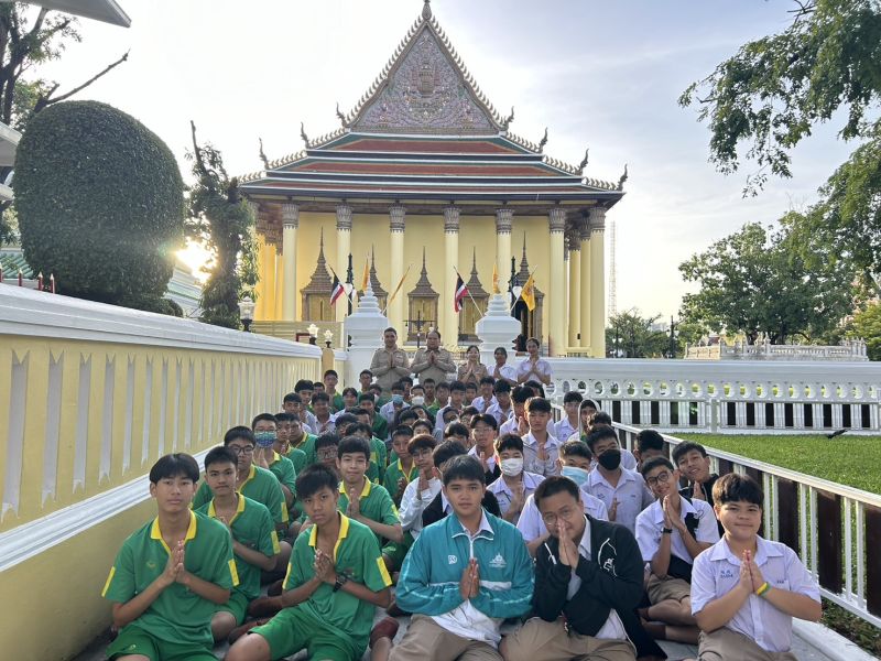กิจกรรมทำบุญตักบาตรในช่วงเช้า ณ วัดเทพศิรินทราวาส