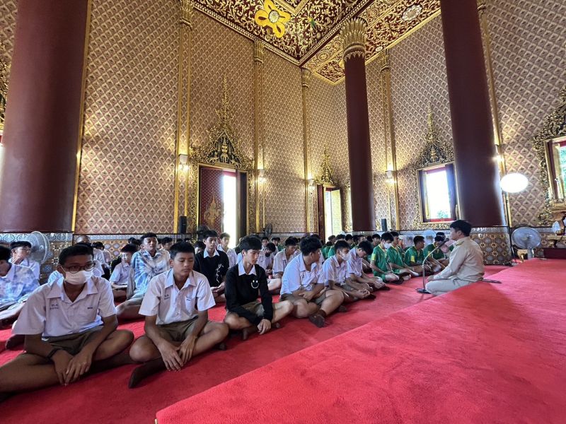 กิจกรรมทำบุญตักบาตรในช่วงเช้า ณ วัดเทพศิรินทราวาส