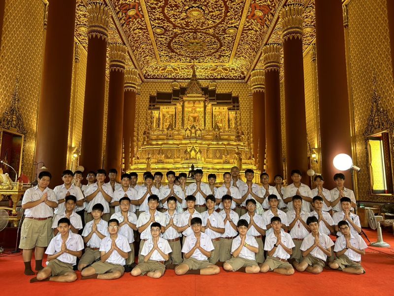กิจกรรมทำบุญตักบาตรในช่วงเช้า ณ วัดเทพศิรินทราวาส