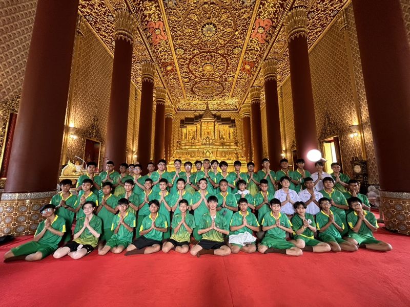 กิจกรรมทำบุญตักบาตรในช่วงเช้า ณ วัดเทพศิรินทราวาส
