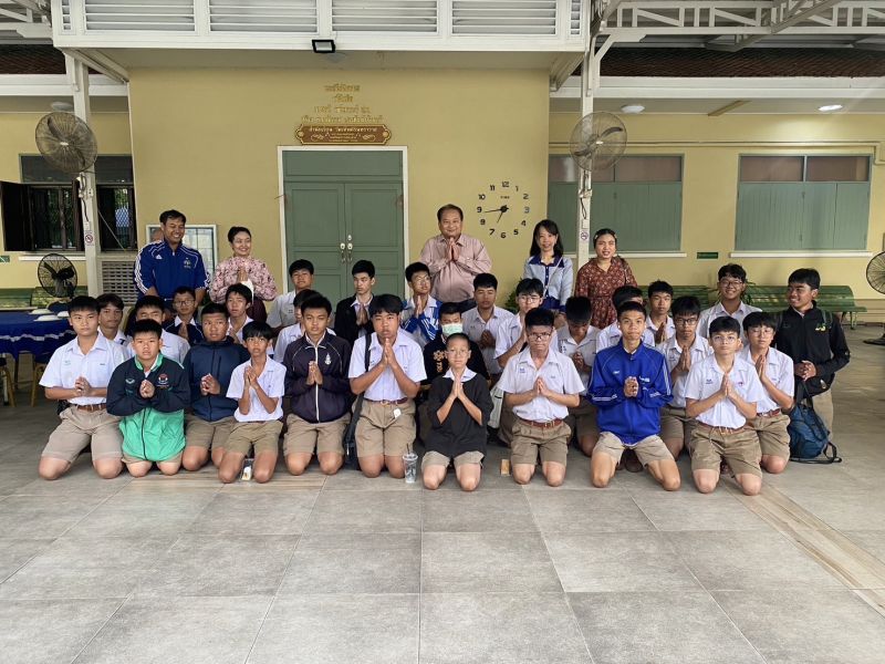 กิจกรรมทำบุญตักบาตรในช่วงเช้า ณ วัดเทพศิรินทราวาส