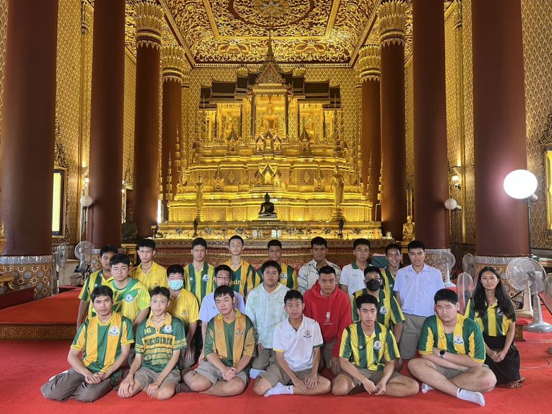 กิจกรรมทำบุญตักบาตรในช่วงเช้า ณ วัดเทพศิรินทราวาส