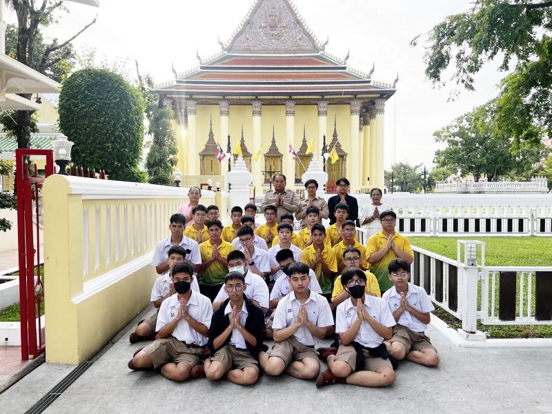 กิจกรรมทำบุญตักบาตรในช่วงเช้า ณ วัดเทพศิรินทราวาส