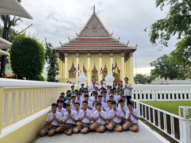 กิจกรรมทำบุญตักบาตรในช่วงเช้า ณ วัดเทพศิรินทราวาส