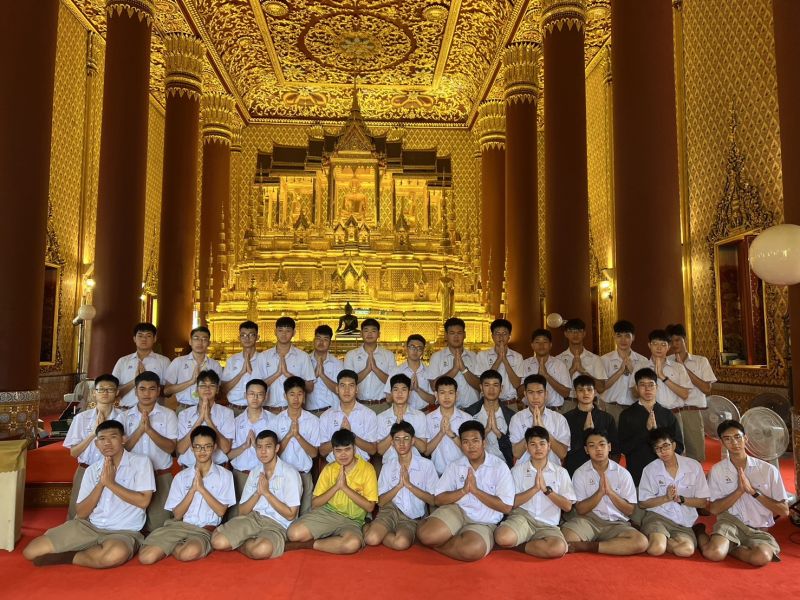 กิจกรรมทำบุญตักบาตรในช่วงเช้า ณ วัดเทพศิรินทราวาส