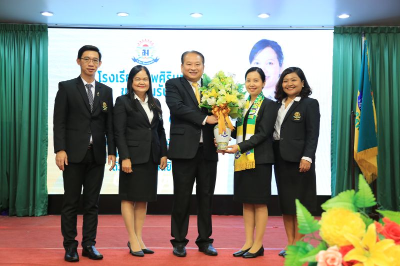 ชาวเทพศิรินทร์แสดงความยินดีและจัดพิธีต้อนรับ  รองผู้อำนวยการ โรงเรียนเทพศิรินทร์ เนื่องในโอกาสเข้ารับตำแหน่ง