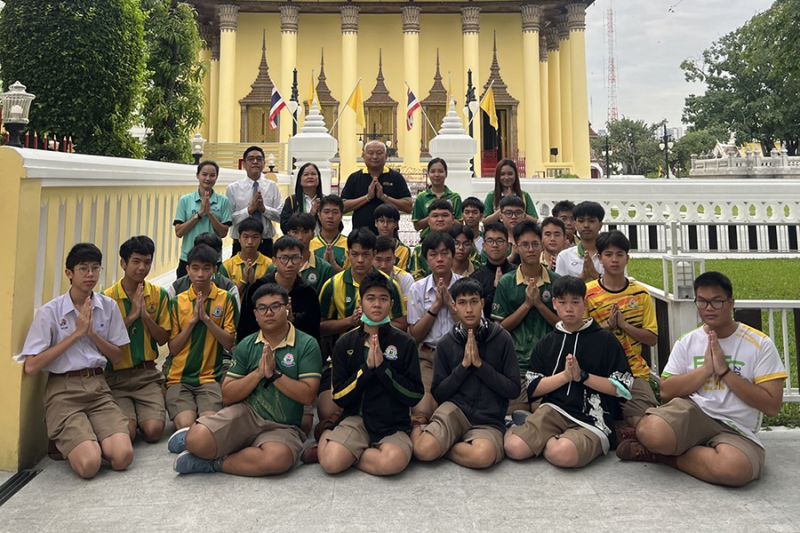 กิจกรรมทำบุญตักบาตรในช่วงเช้า ณ วัดเทพศิรินทราวาส