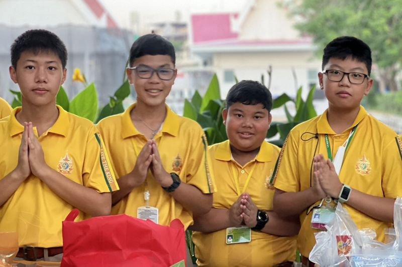 กิจกรรมทำบุญตักบาตรในช่วงเช้า ณ วัดเทพศิรินทราวาส