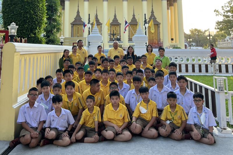 กิจกรรมทำบุญตักบาตรในช่วงเช้า ณ วัดเทพศิรินทราวาส