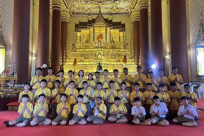 กิจกรรมทำบุญตักบาตรในช่วงเช้า ณ วัดเทพศิรินทราวาส