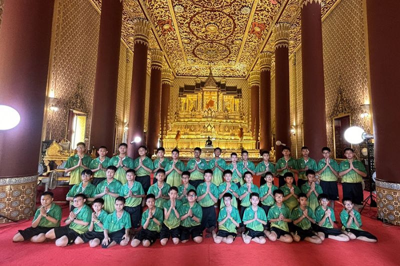 กิจกรรมทำบุญตักบาตรในช่วงเช้า ณ วัดเทพศิรินทราวาส