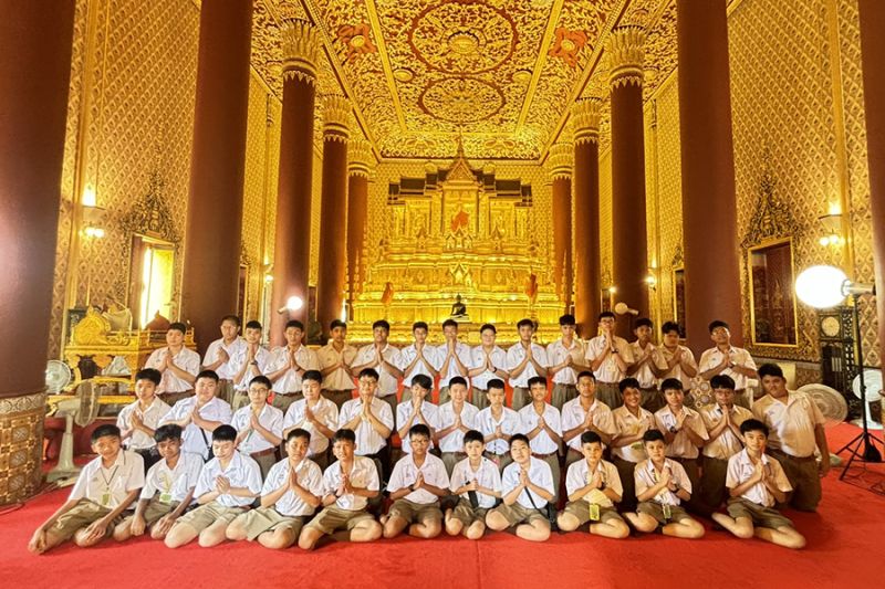 กิจกรรมทำบุญตักบาตรในช่วงเช้า ณ วัดเทพศิรินทราวาส