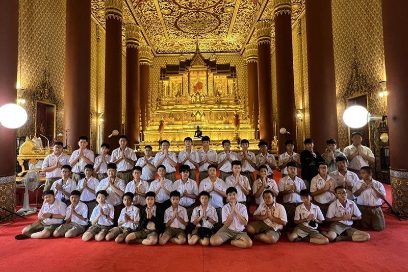 กิจกรรมทำบุญตักบาตรในช่วงเช้า ณ วัดเทพศิรินทราวาส