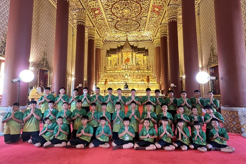 กิจกรรมทำบุญตักบาตรในช่วงเช้า ณ วัดเทพศิรินทราวาส