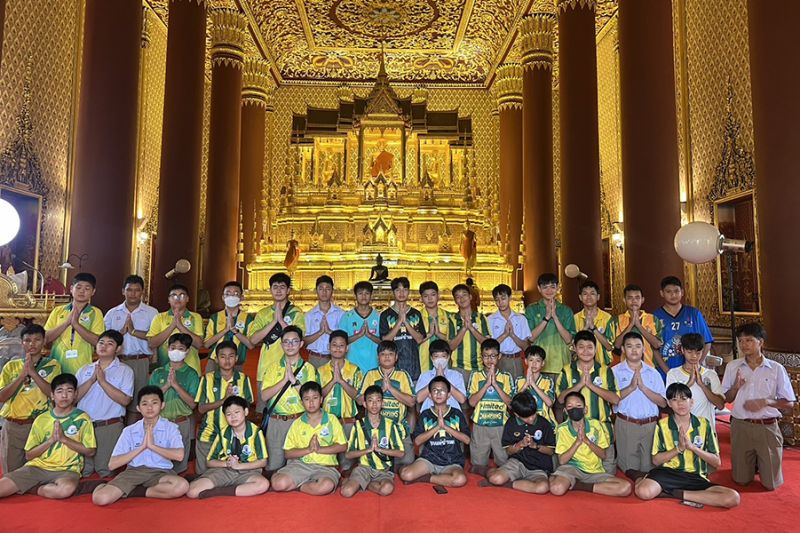 กิจกรรมทำบุญตักบาตรในช่วงเช้า ณ วัดเทพศิรินทราวาส