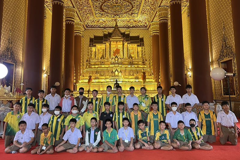 กิจกรรมทำบุญตักบาตรในช่วงเช้า ณ วัดเทพศิรินทราวาส