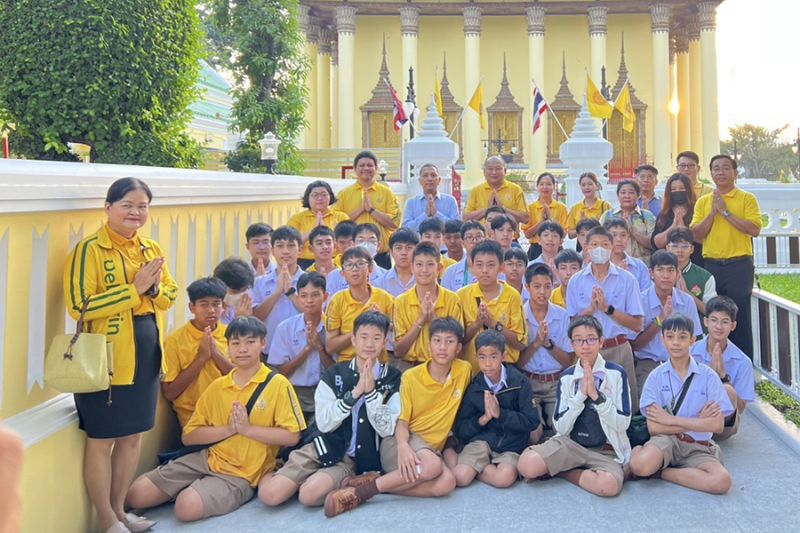 กิจกรรมทำบุญตักบาตรในช่วงเช้า ณ วัดเทพศิรินทราวาส