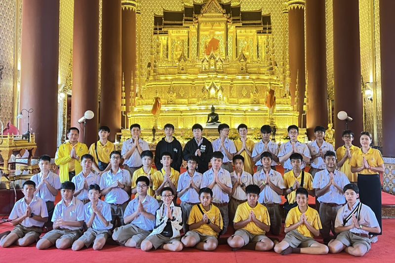 กิจกรรมทำบุญตักบาตรในช่วงเช้า ณ วัดเทพศิรินทราวาส