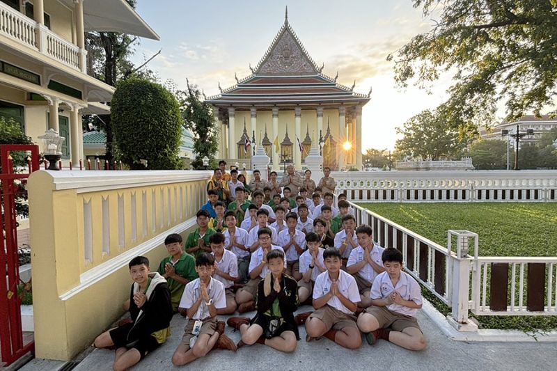 กิจกรรมทำบุญตักบาตรในช่วงเช้า ณ วัดเทพศิรินทราวาส