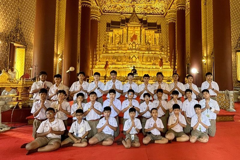 กิจกรรมทำบุญตักบาตรในช่วงเช้า ณ วัดเทพศิรินทราวาส