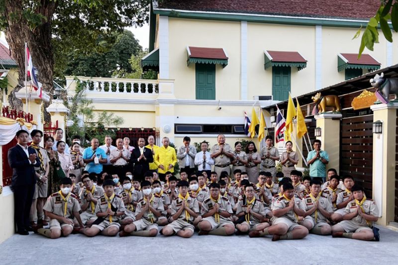 กิจกรรมทำบุญตักบาตรในช่วงเช้า ณ วัดเทพศิรินทราวาส
