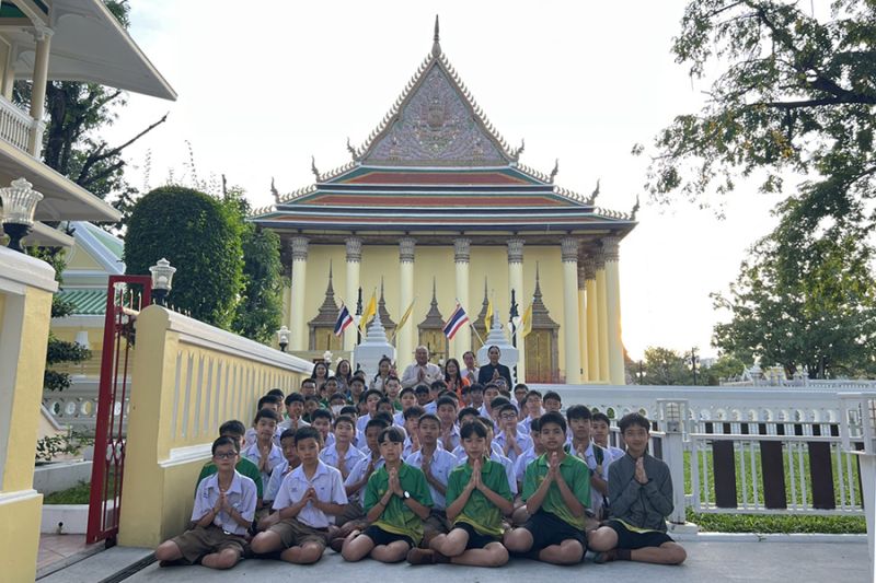 กิจกรรมทำบุญตักบาตรในช่วงเช้า ณ วัดเทพศิรินทราวาส