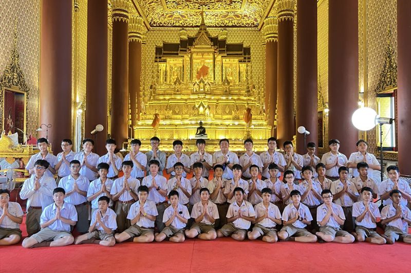 กิจกรรมทำบุญตักบาตรในช่วงเช้า ณ วัดเทพศิรินทราวาส