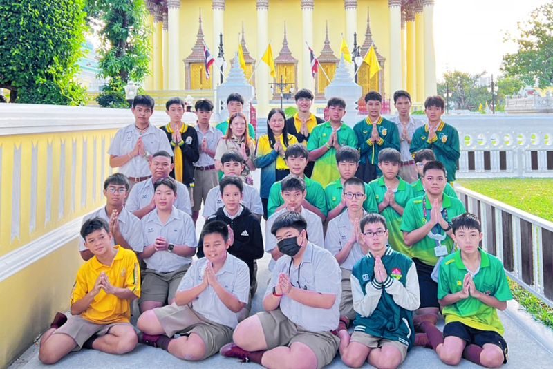 กิจกรรมทำบุญตักบาตรในช่วงเช้า ณ วัดเทพศิรินทราวาส