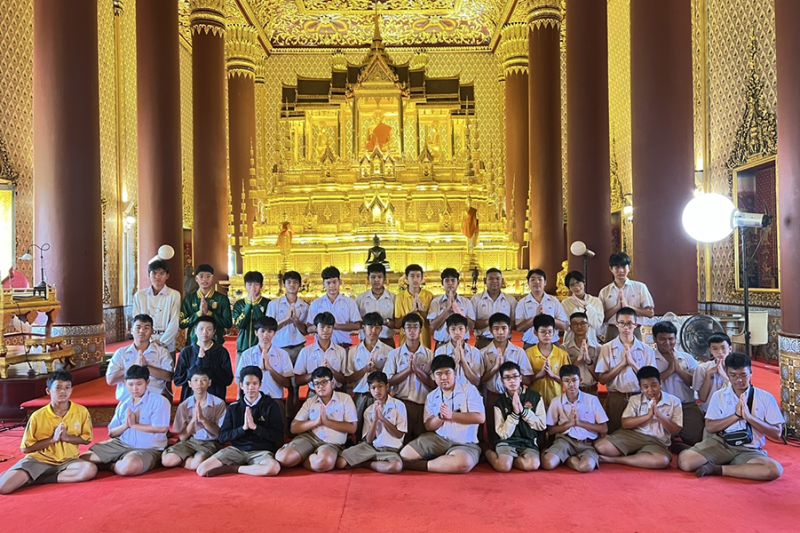 กิจกรรมทำบุญตักบาตรในช่วงเช้า ณ วัดเทพศิรินทราวาส